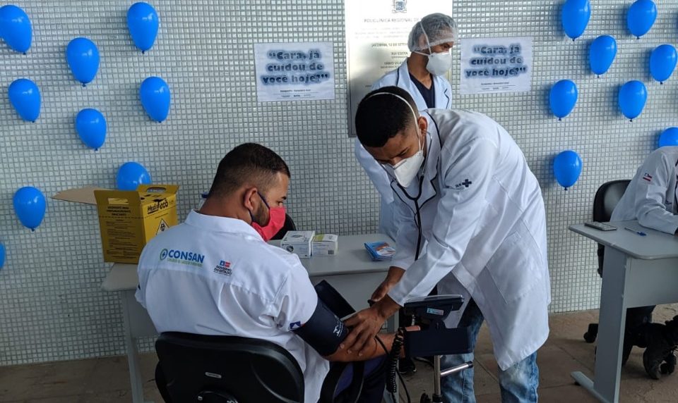Com a colaboração do GTH, para a campanha do Novembro Azul, a equipe de enfermagem realizou atendimentos em estande de serviços básicos de saúde, dinâmica com os pacientes e entrega de brindes.